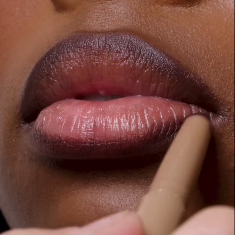 Rhode peptide lip shape