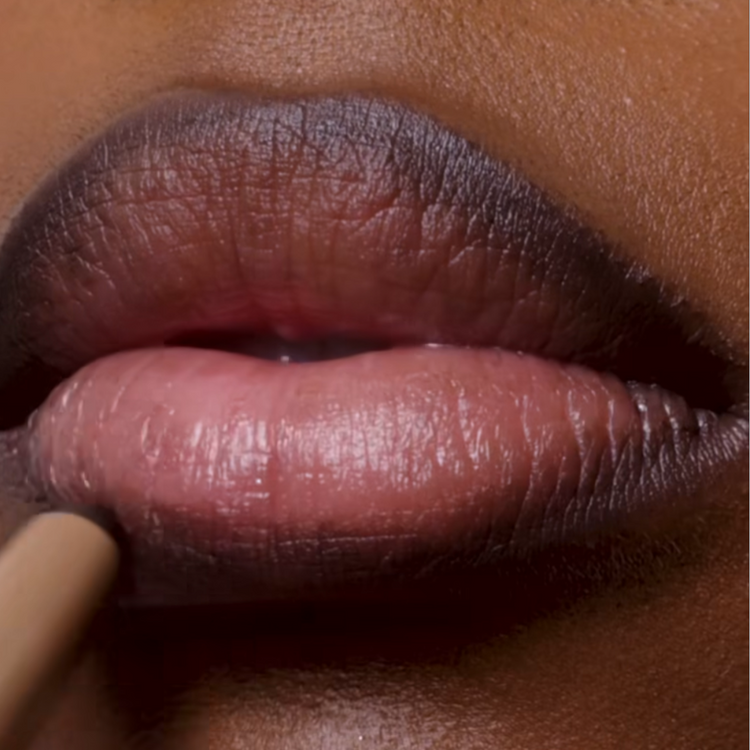 Rhode peptide lip shape