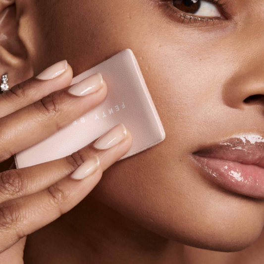 *Pre ordena* Fenty Beauty by Rihanna  Invisimatte Instant Setting + Blotting Powder