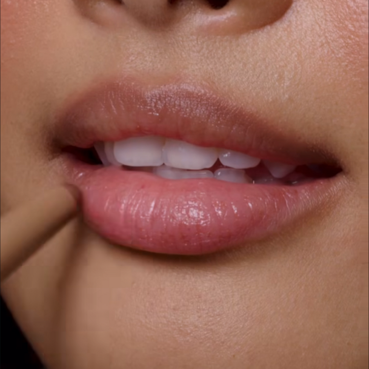 Rhode peptide lip shape
