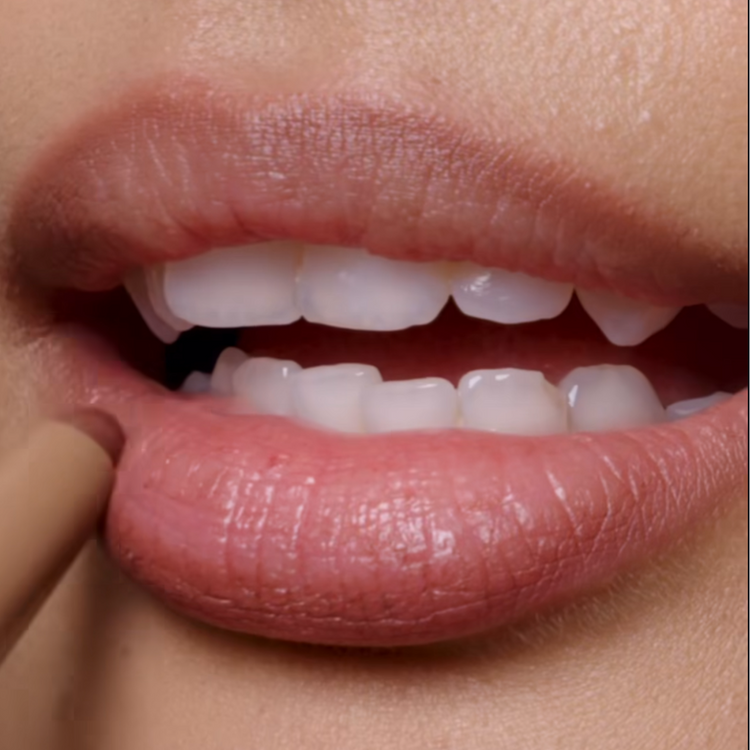 Rhode peptide lip shape